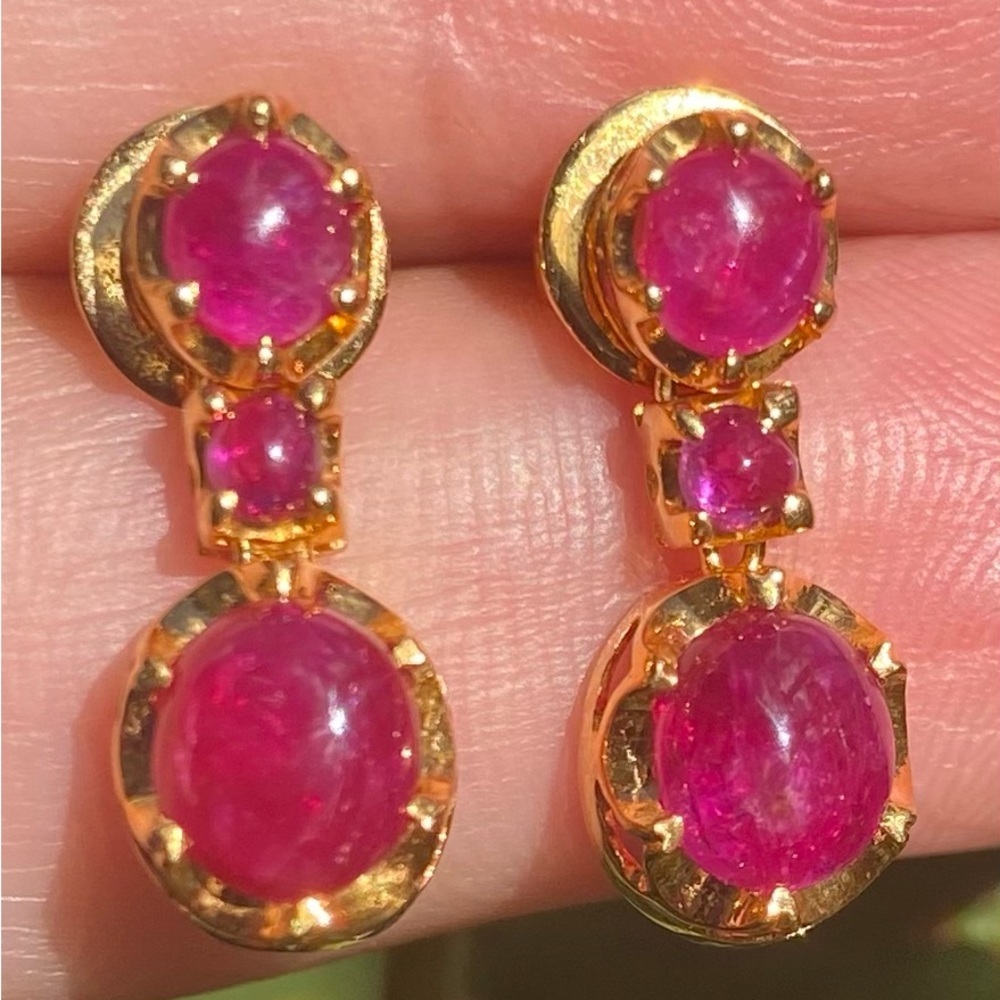 New Natural Burmese Ruby Dangle Earrings in 18 K solid gold